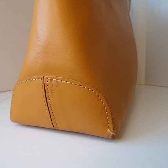 Tod's Leather Shoulder Handbag Purse Camel Color - Picture 7 of 15